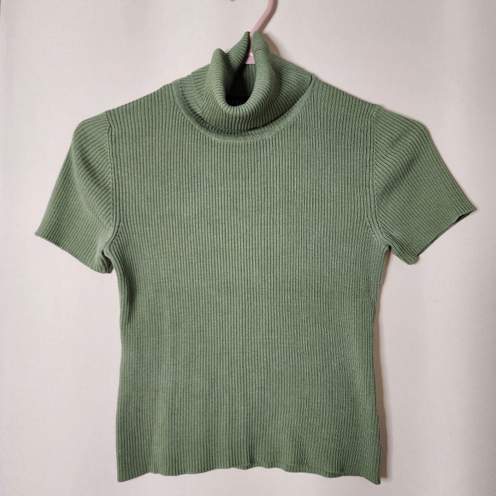 100% Silk Sage Green Ann Taylor knit turtleneck sweater with short sleeves, xs